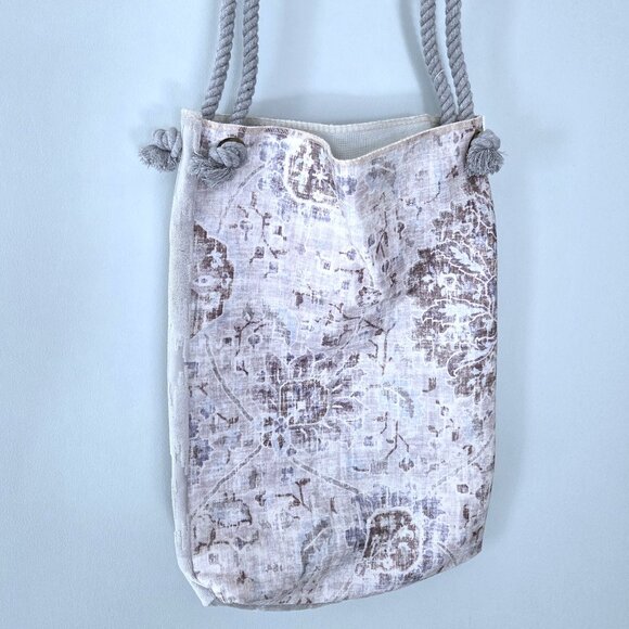 NWT Tapestry Design Tote Bag with Rope Handles - Picture 1 of 2